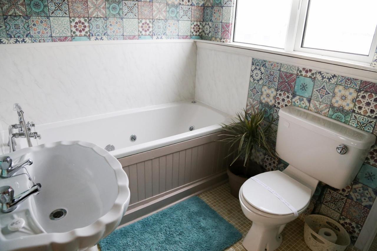 Avarest House Bb Adults Only Portrush Bagian luar foto